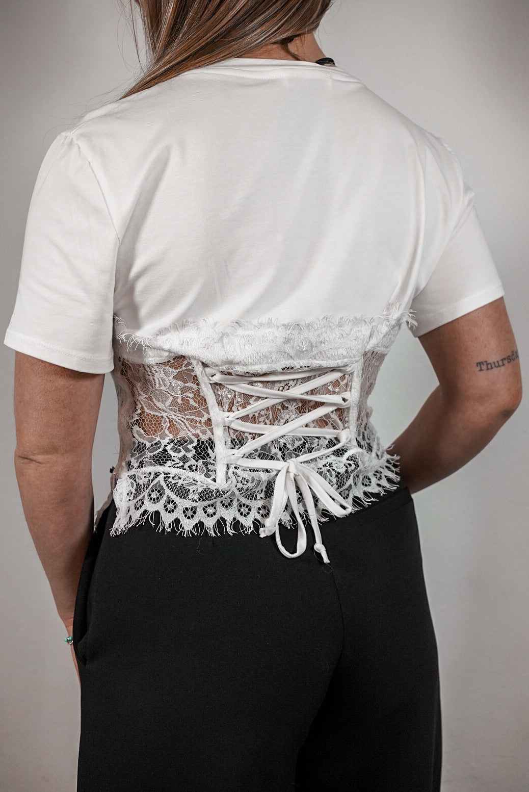 T-shirt con corsetto